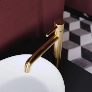 Omnires Y / tall basin mixer / Brushed gold / close-up shot